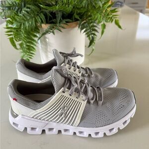 🌟On Cloud Women’s Shoe ~ Size 9
